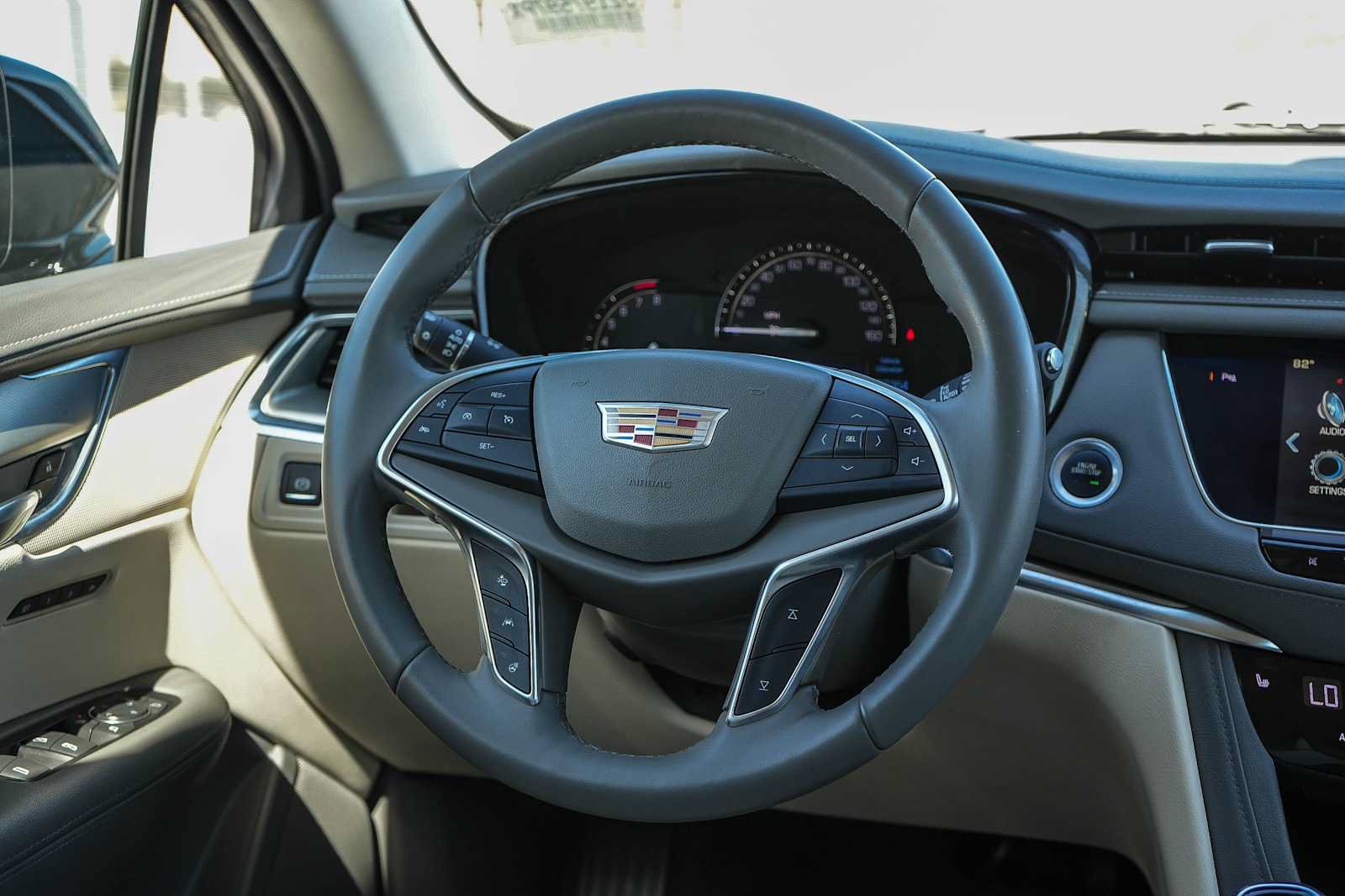 Used 2018 Cadillac XT5 Luxury w/ Driver Awareness Package AWD/4WD image 15