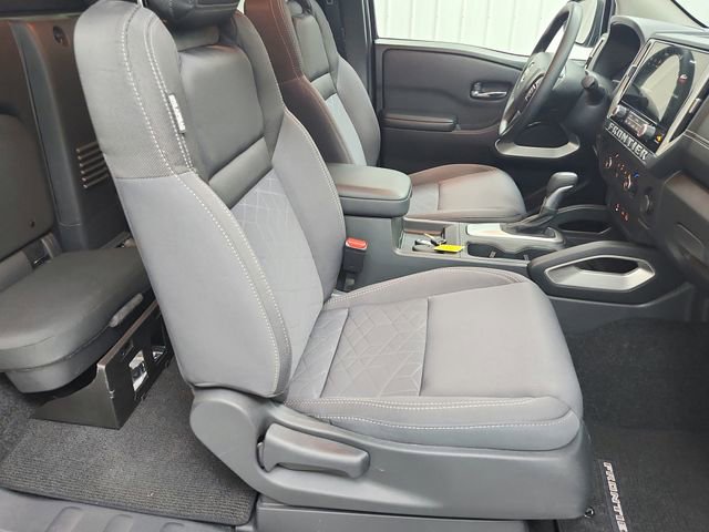 Used 2025 Nissan Frontier SV image 34