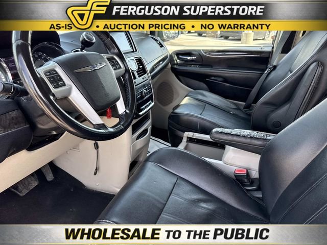 Used 2014 Chrysler Town & Country Touring image 12