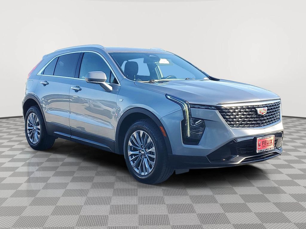Used 2024 Cadillac XT4 Premium Luxury image 2