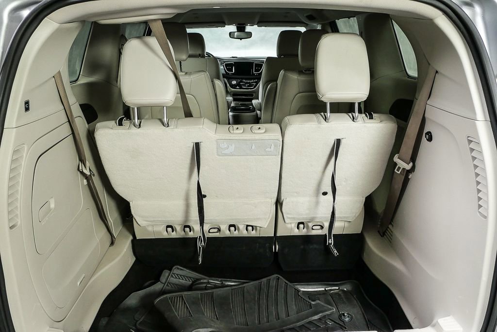 Used 2018 Chrysler Pacifica Touring-L image 29
