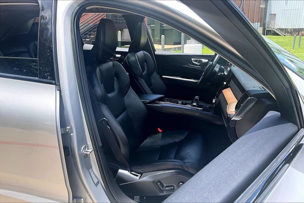 Certified 2023 Volvo XC60 B5 Plus w/ Climate Package AWD/4WD image 10