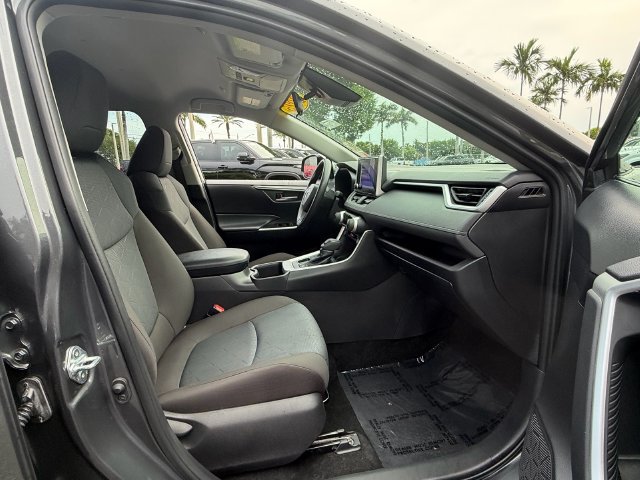 Used 2025 Toyota RAV4 XLE AWD/4WD image 16