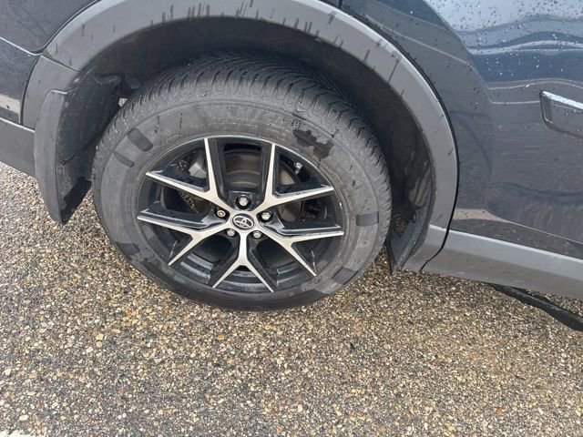 Used 2017 Toyota RAV4 SE image 4