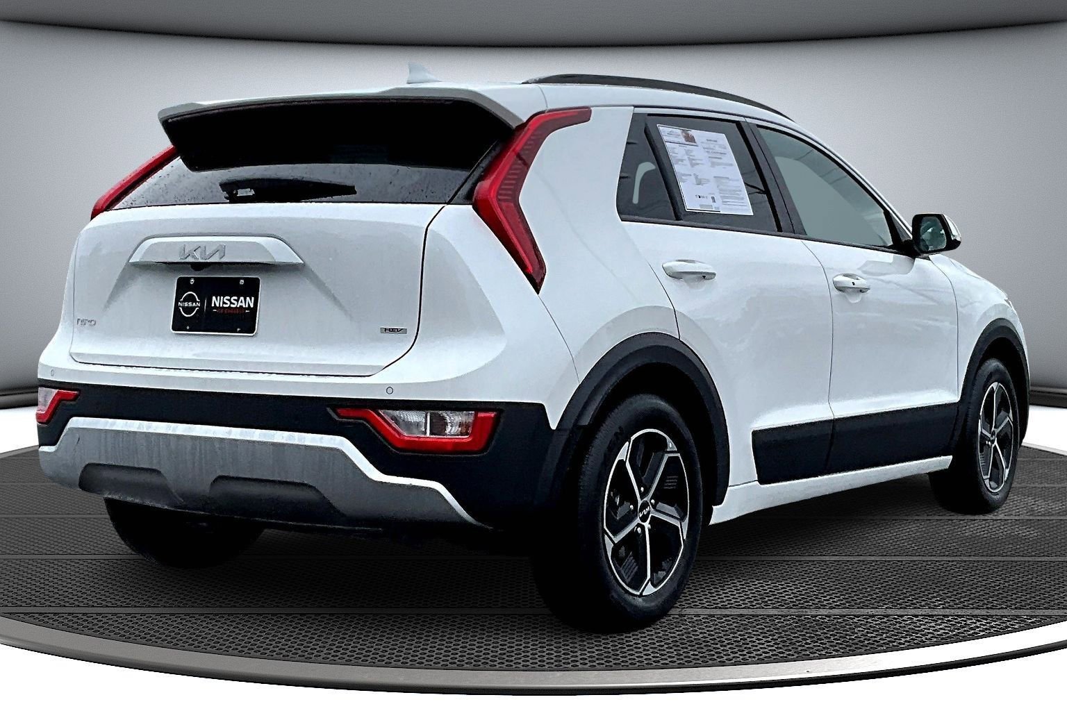 Used 2023 Kia Niro EX image 6