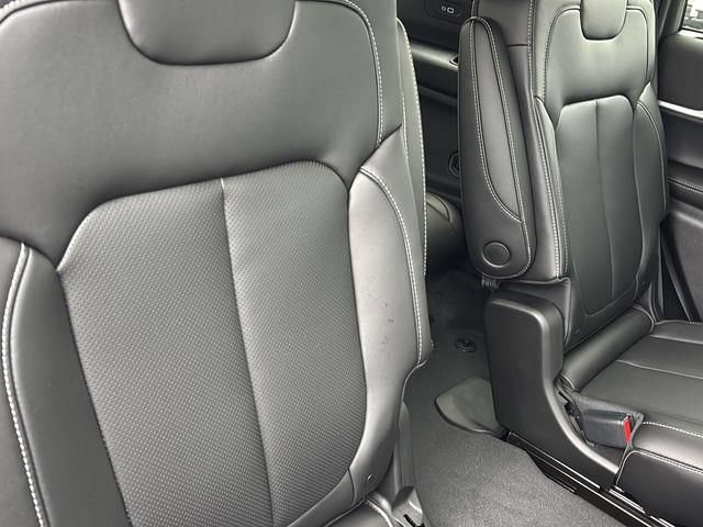 Used 2025 Jeep Grand Cherokee L Limited w/ Luxury Tech Group II AWD/4WD image 45