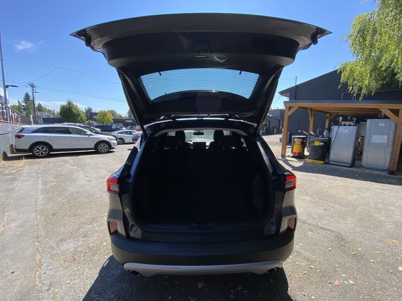 Used 2025 Ford Escape Platinum AWD/4WD image 29