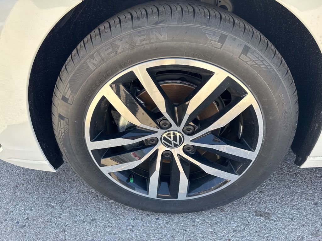 New 2025 Volkswagen Jetta SE image 9