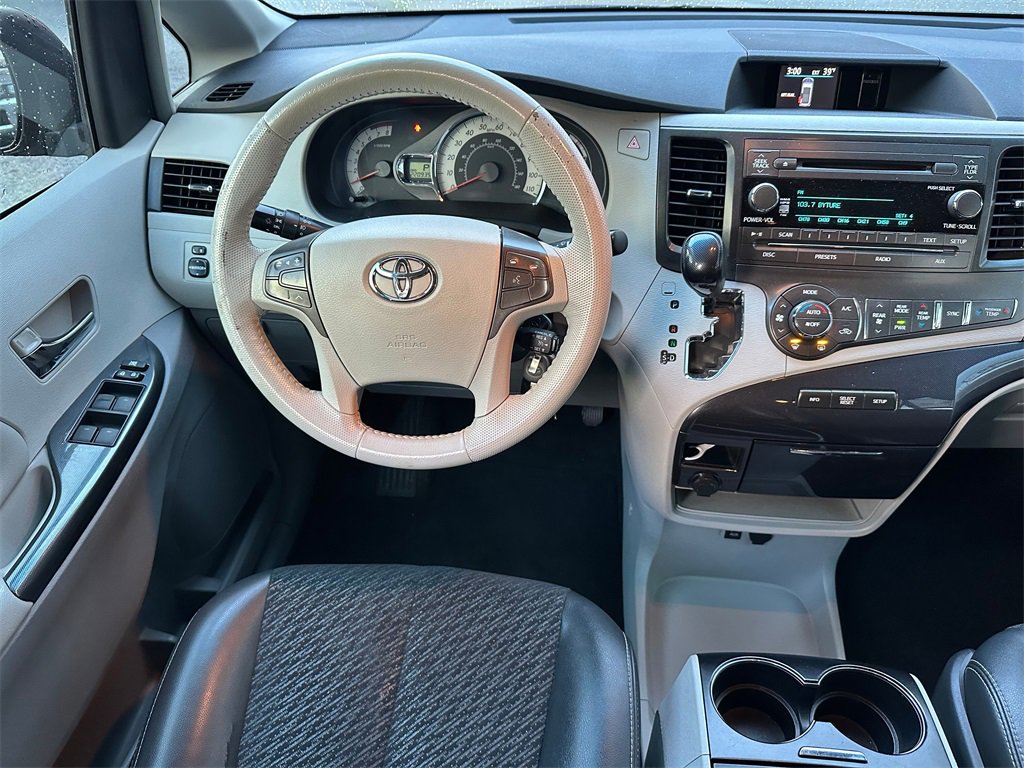 Used 2011 Toyota Sienna SE image 15