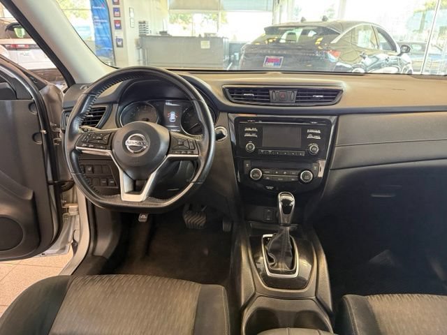 Used 2017 Nissan Rogue SV FWD image 26