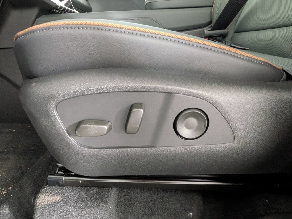 New 2026 GMC Acadia AT4 w/ Luxury Package AWD/4WD image 18