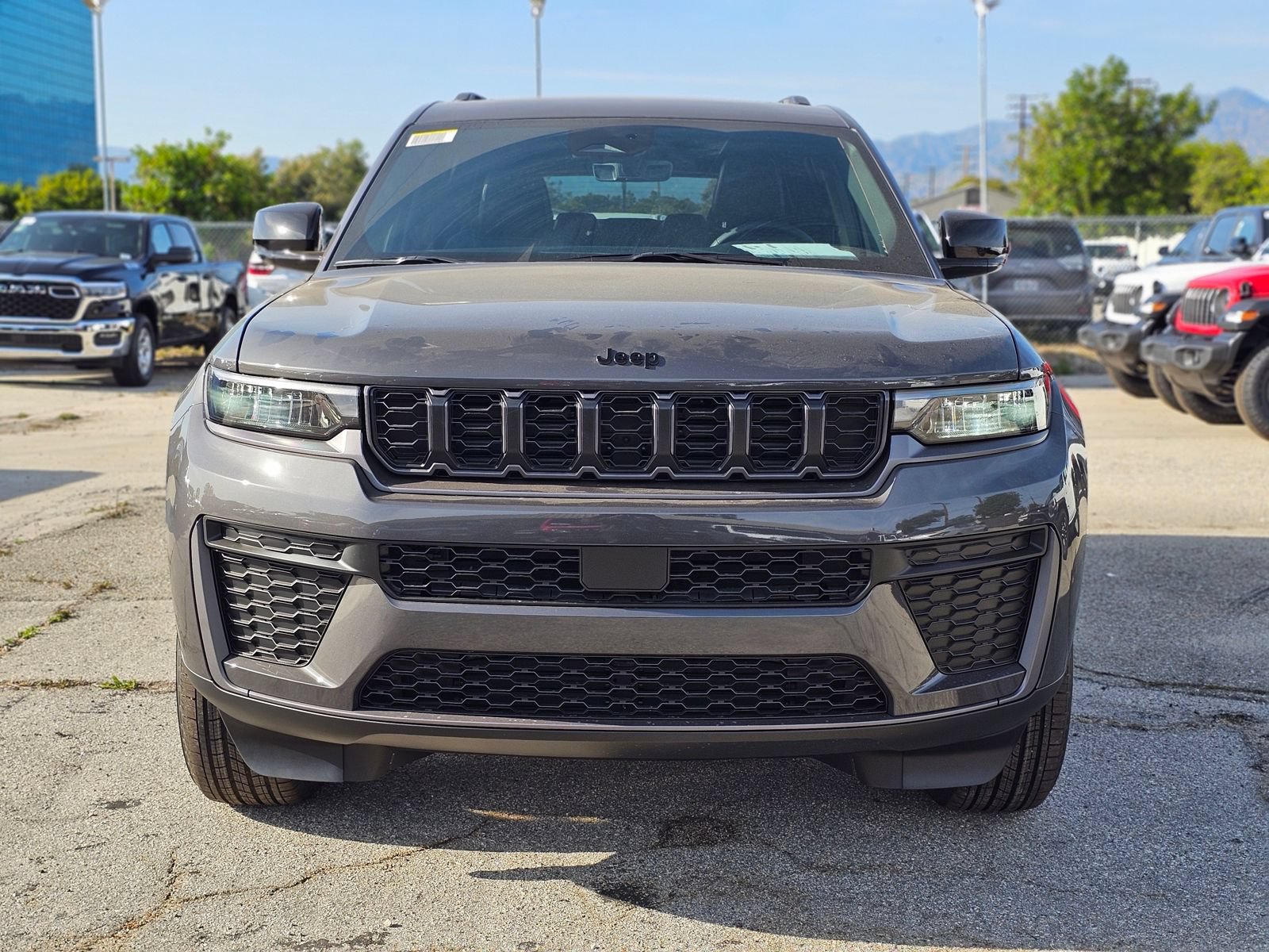 New 2026 Jeep Grand Cherokee L 4WD image 2
