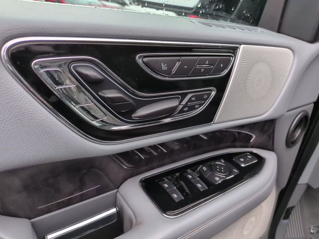 Used 2019 Lincoln Navigator L Reserve image 13