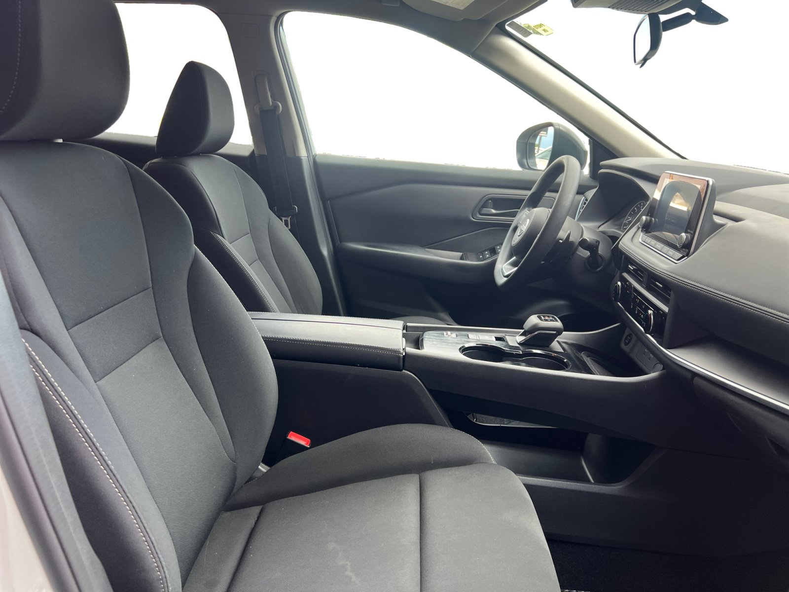 Used 2024 Nissan Rogue S FWD image 15