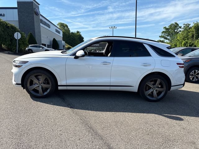Used 2025 Genesis GV70 3.5T Sport w/ Sport Advanced Package AWD/4WD image 2