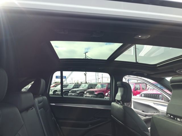 Used 2024 Jeep Wagoneer Launch Edition image 50