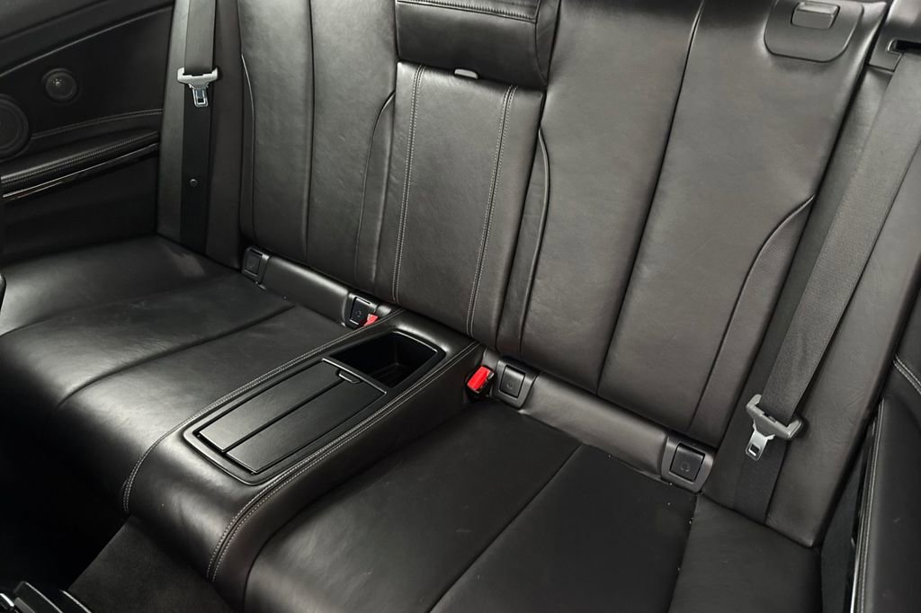 Used 2016 BMW M4 Convertible image 12