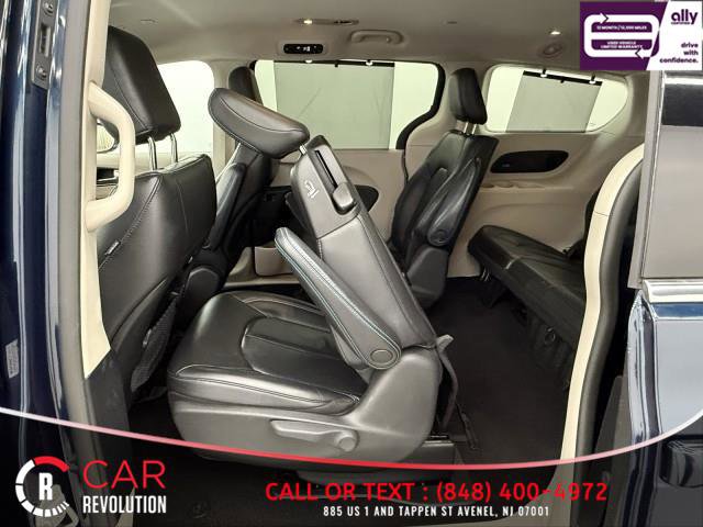 Used 2021 Chrysler Pacifica Touring-L image 55