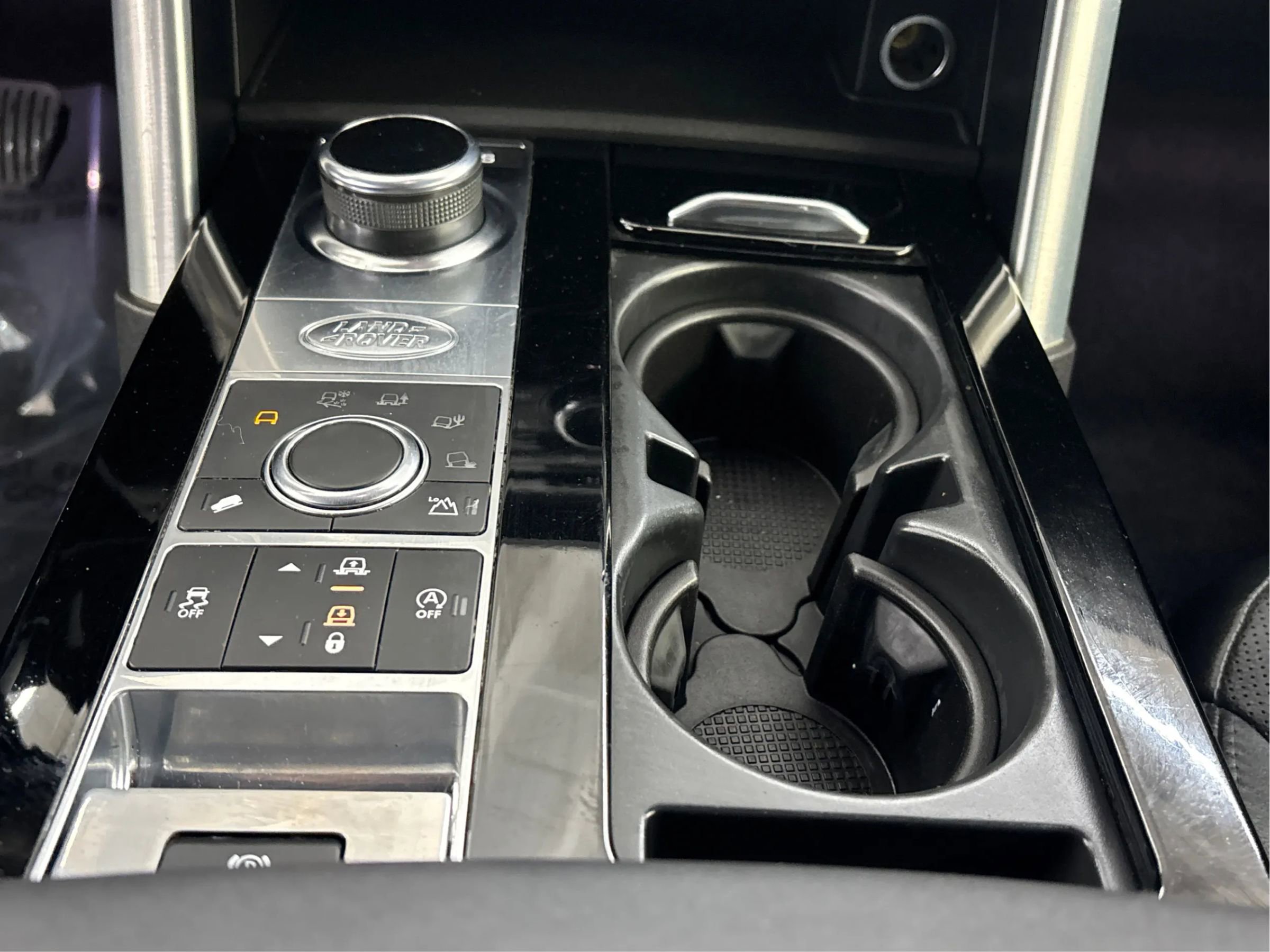 Used 2020 Land Rover Discovery HSE image 22