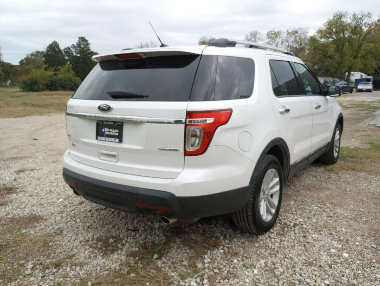 Used 2014 Ford Explorer XLT w/ Equipment Group 202A FWD image 4