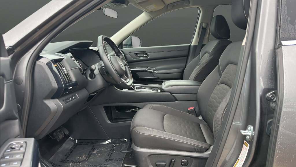 Used 2025 Nissan Pathfinder SV AWD/4WD image 9