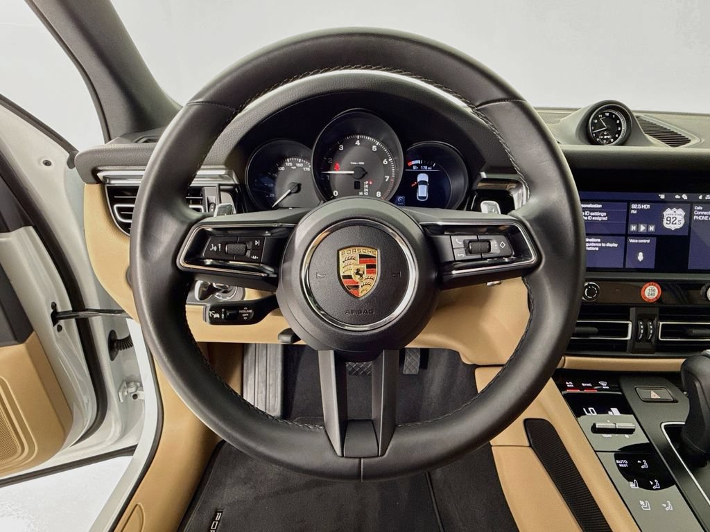 Certified 2025 Porsche Macan AWD/4WD image 15