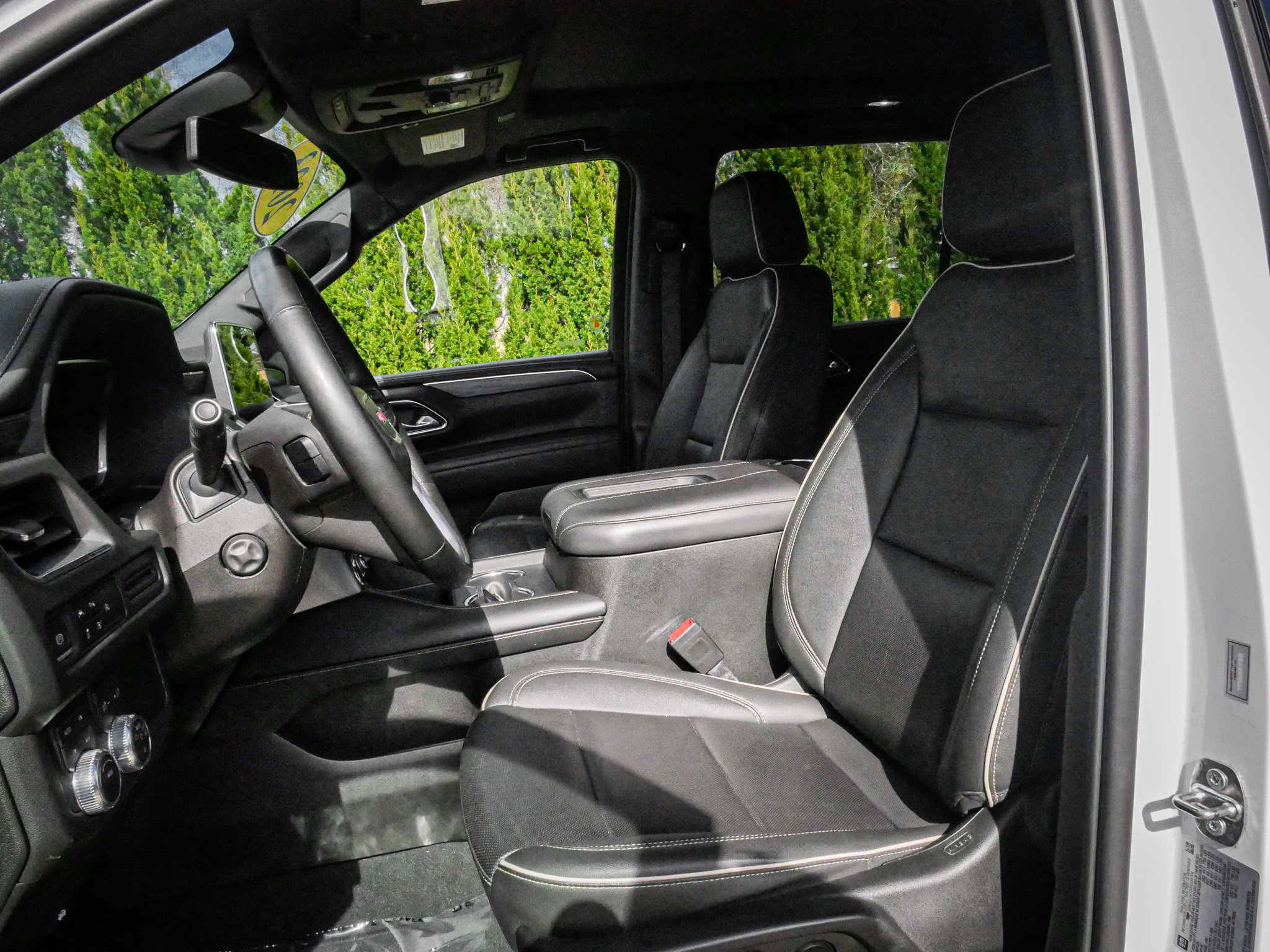 Used 2023 GMC Yukon XL SLT AWD/4WD image 16