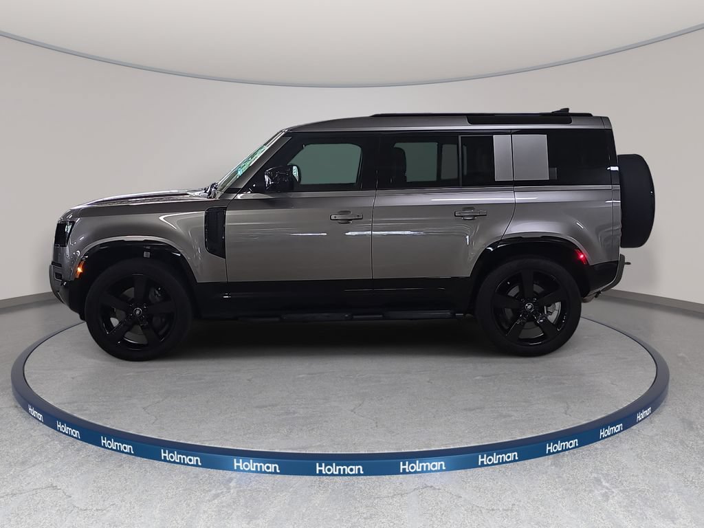 Used 2025 Land Rover Defender 110 X-Dynamic SE AWD/4WD image 11