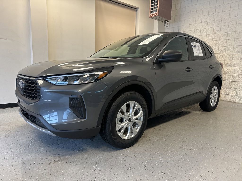 Used 2023 Ford Escape Active image 2
