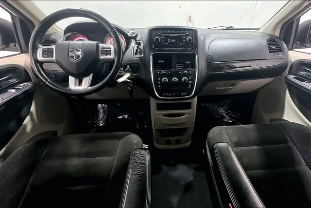 Used 2017 Dodge Grand Caravan SE w/ UConnect Hands-Free Group image 7