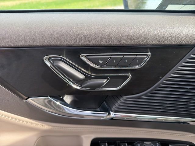 Used 2022 Lincoln Corsair AWD w/ Premium Package image 26