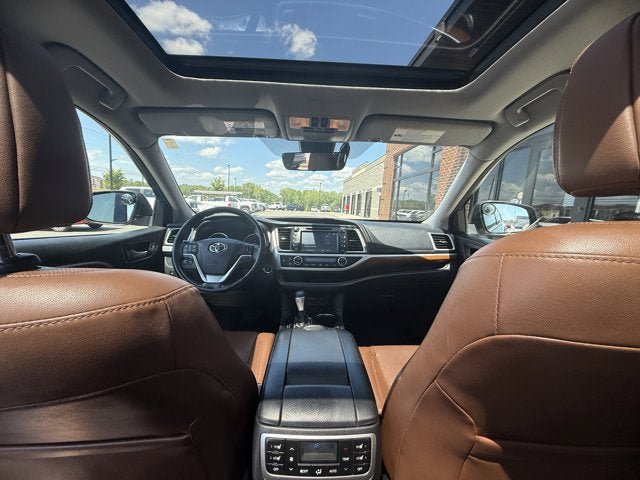 Used 2017 Toyota Highlander Limited AWD/4WD image 16