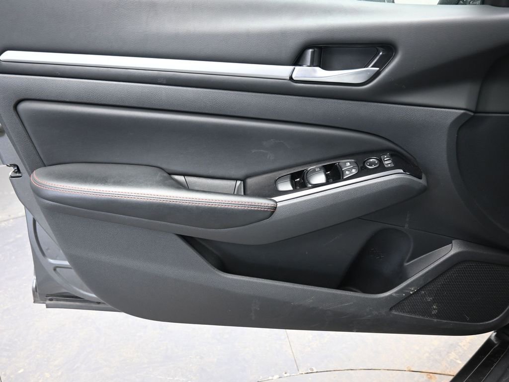Used 2025 Nissan Altima 2.5 SR image 18