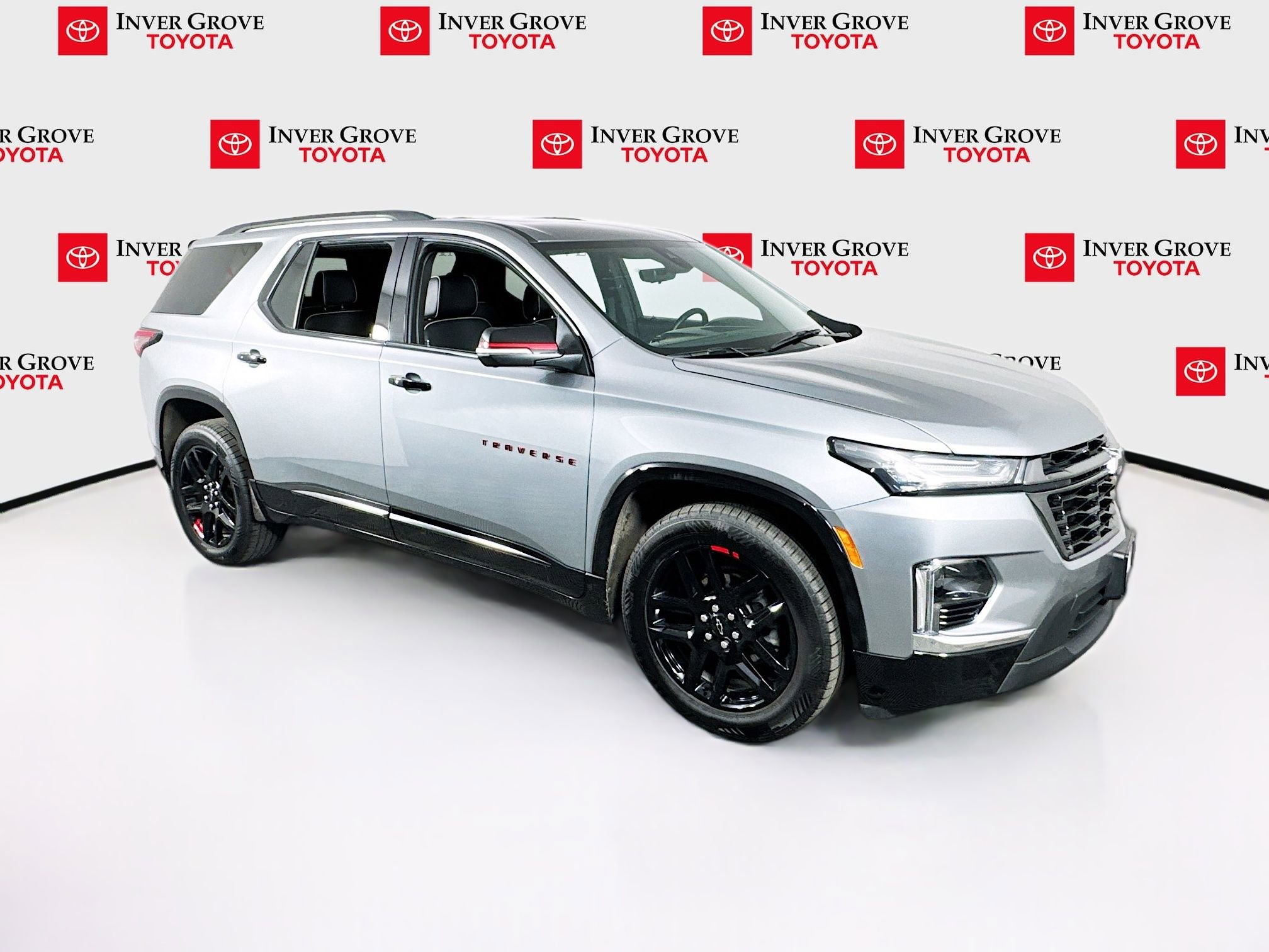 Used 2024 Chevrolet Traverse Premier w/ Redline Edition AWD/4WD image 3