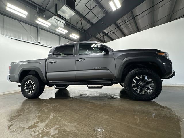 Used 2022 Toyota Tacoma TRD Off-Road image 3