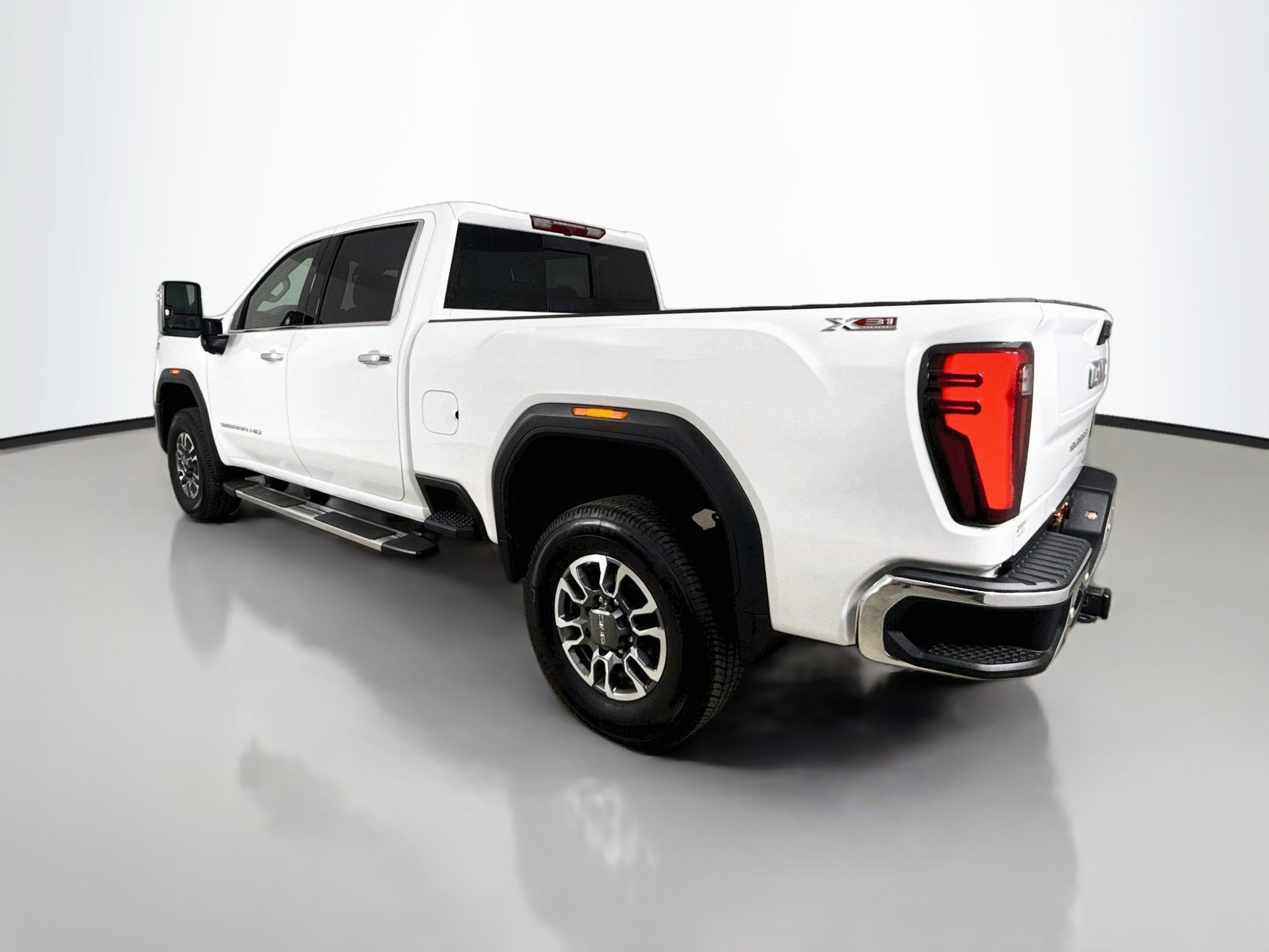 Used 2025 GMC Sierra 3500 SLT w/ SLT Premium Package AWD/4WD image 6