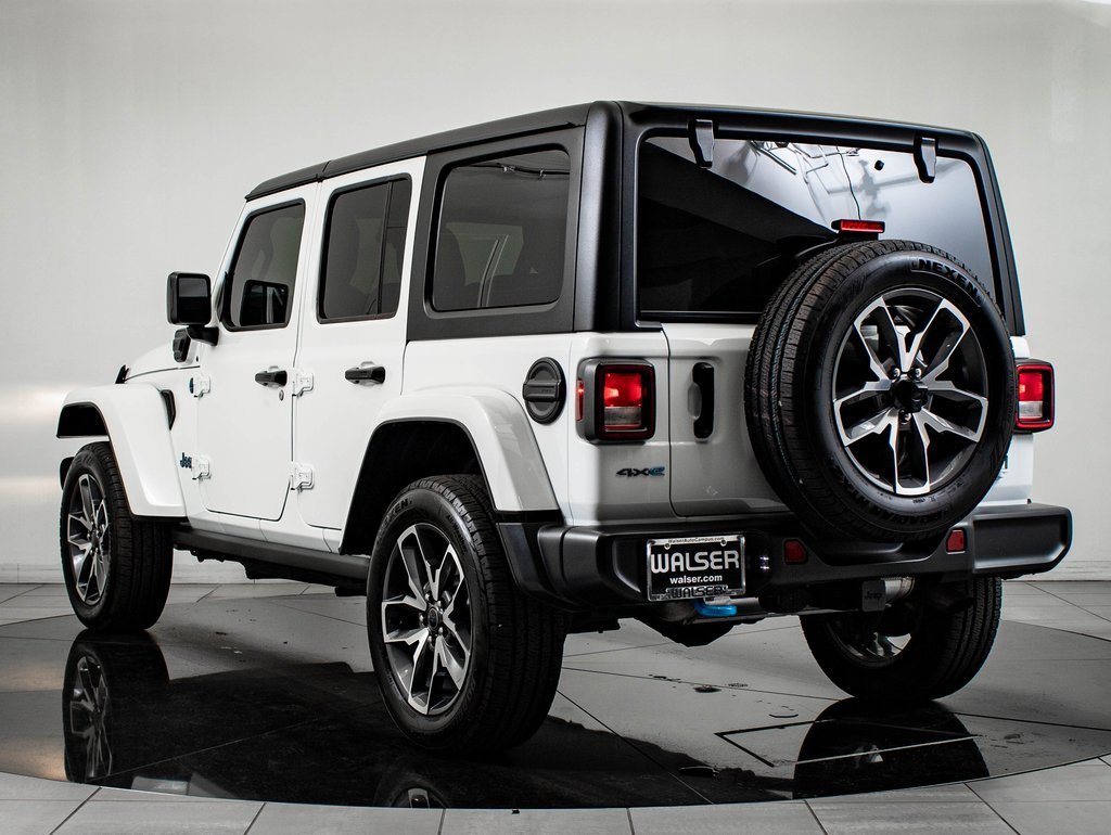 Used 2024 Jeep Wrangler Unlimited image 6
