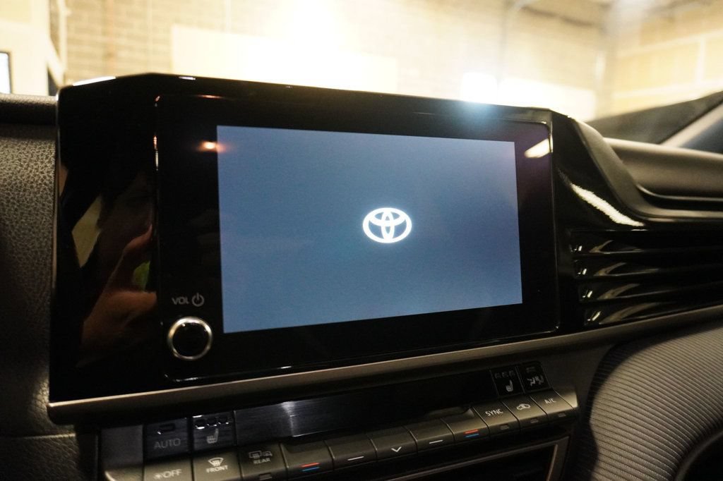 Used 2025 Toyota Camry SE w/ Convenience Package AWD/4WD image 13