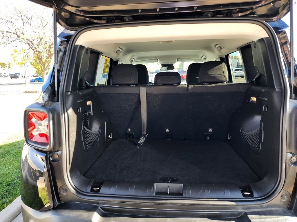 Used 2016 Jeep Renegade Latitude image 12