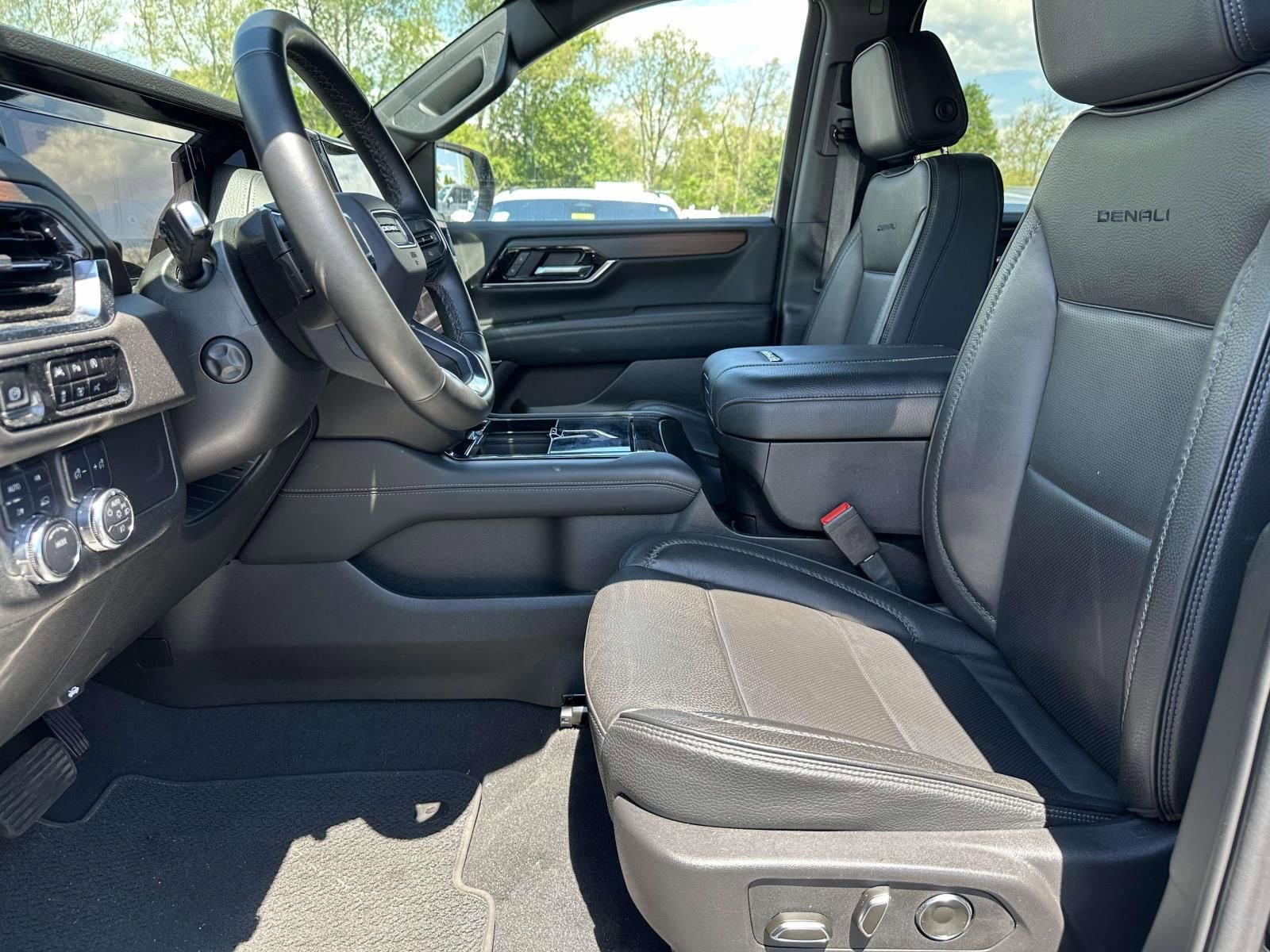 Certified 2025 GMC Yukon Denali AWD/4WD image 22
