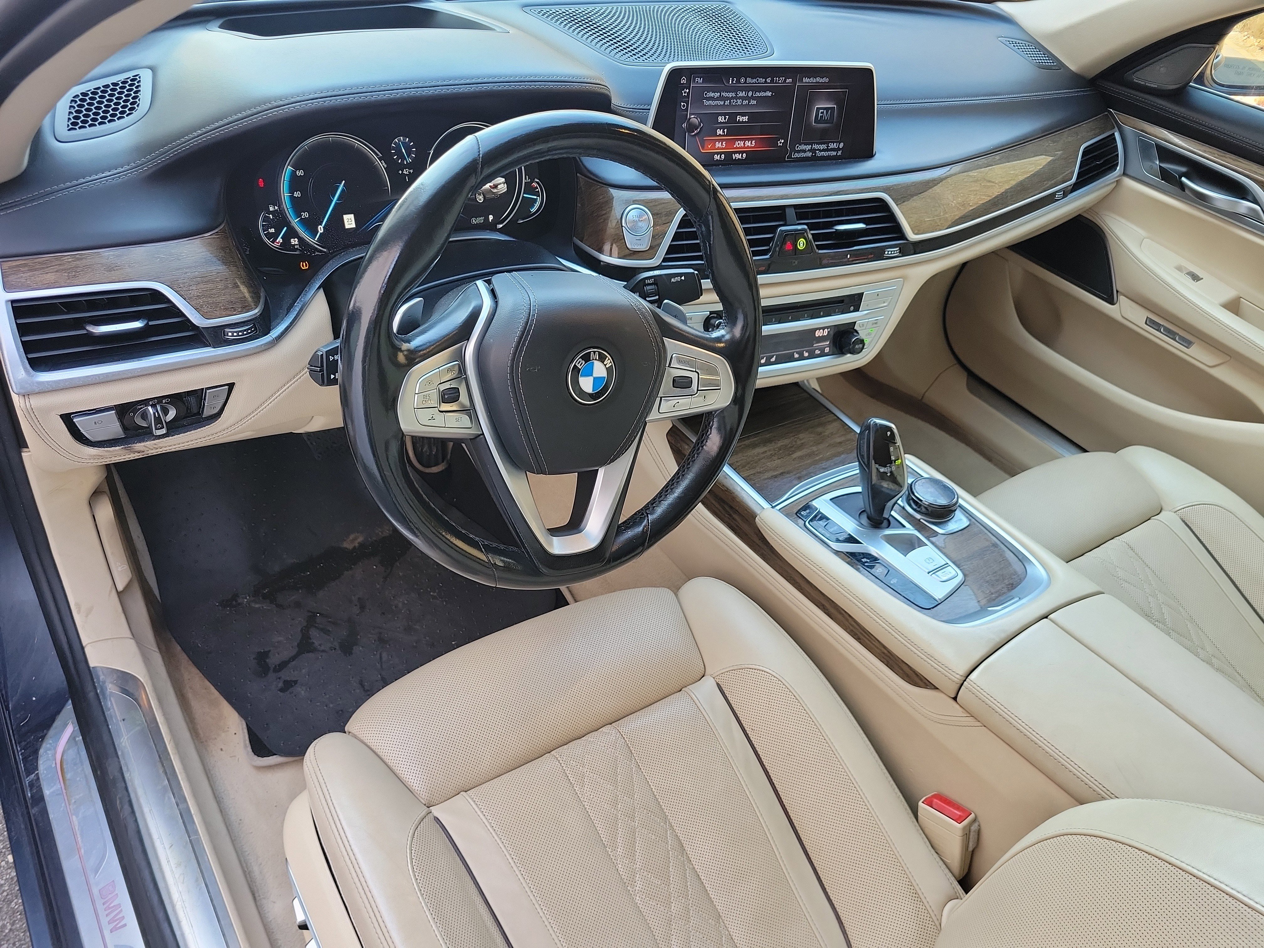 Used 2017 BMW 740i image 8