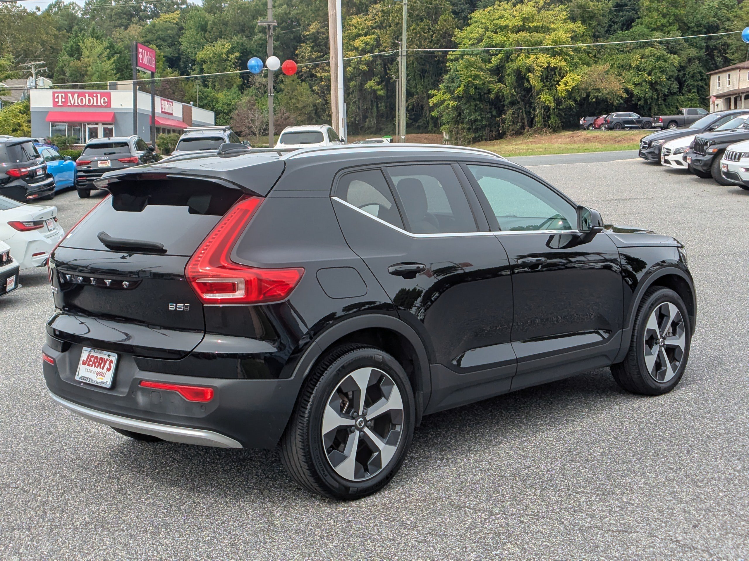 Used 2023 Volvo XC40 B5 Plus w/ Protection Package Premier AWD/4WD image 9