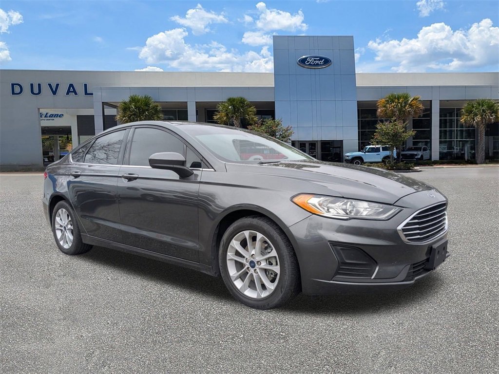 Used 2020 Ford Fusion SE image 2