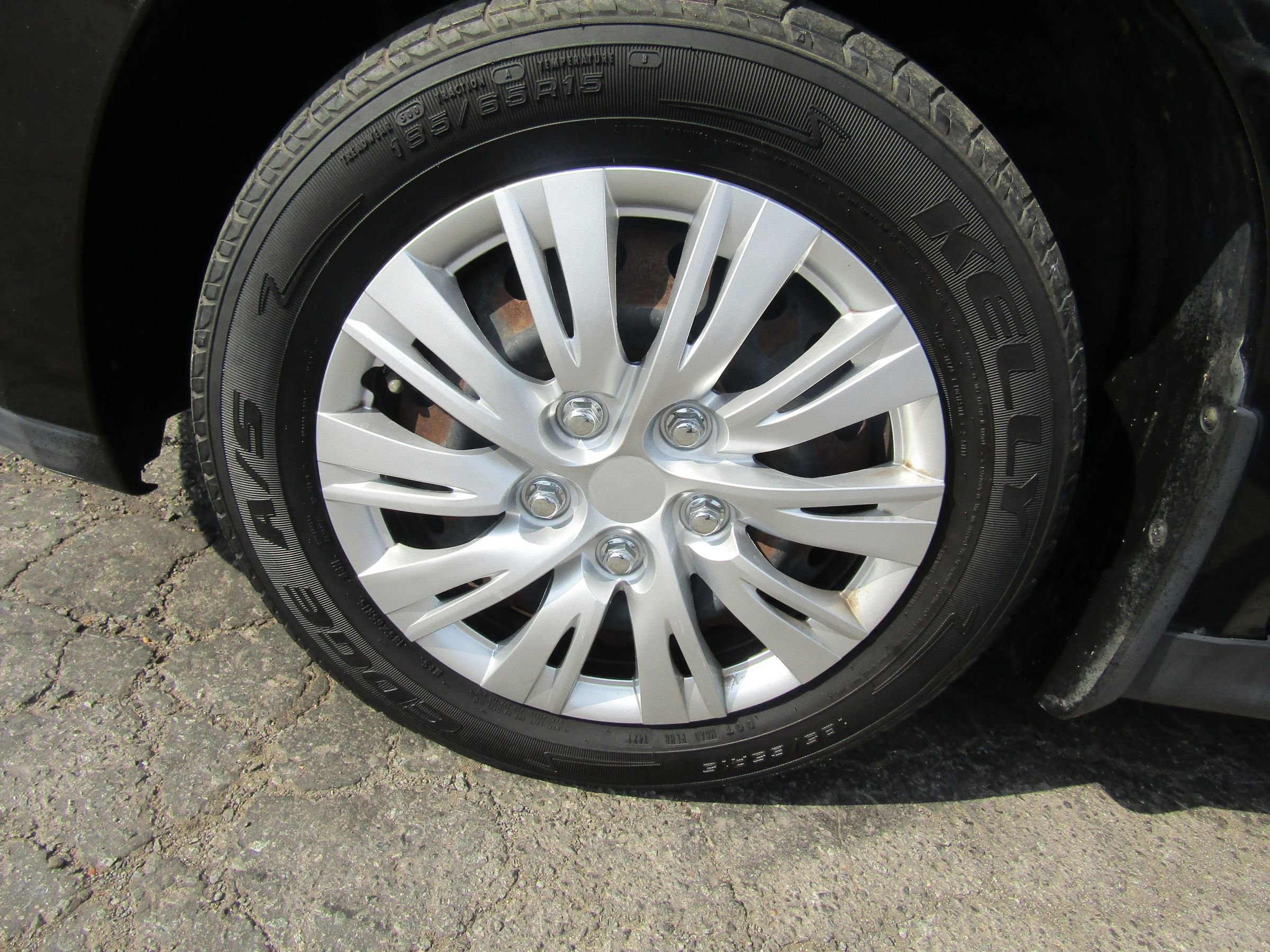 Used 2012 Nissan Versa 1.8 S w/ Plus Pkg FWD image 28