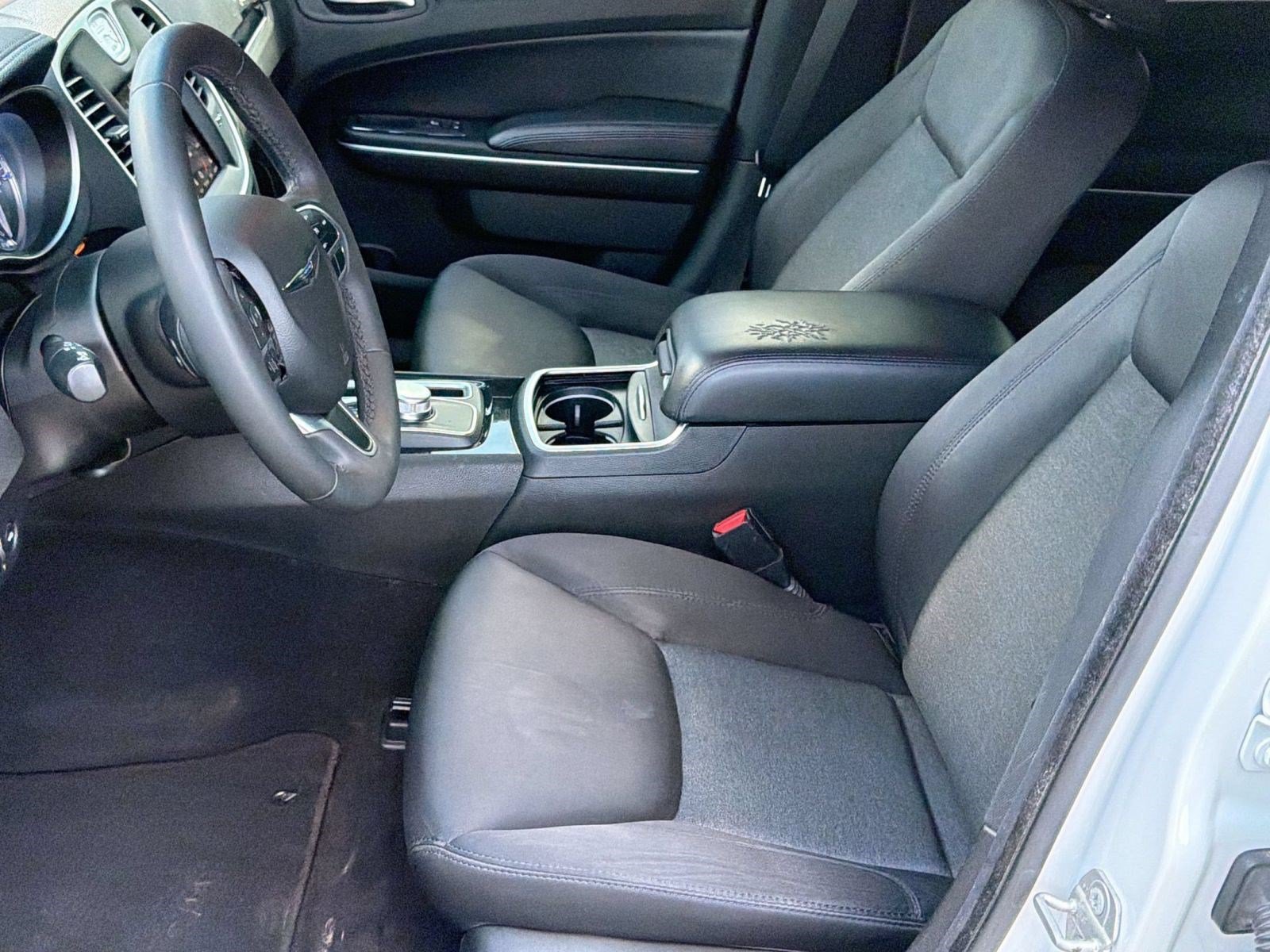 Used 2023 Chrysler 300 Touring w/ Sport Appearance Package RWD image 5