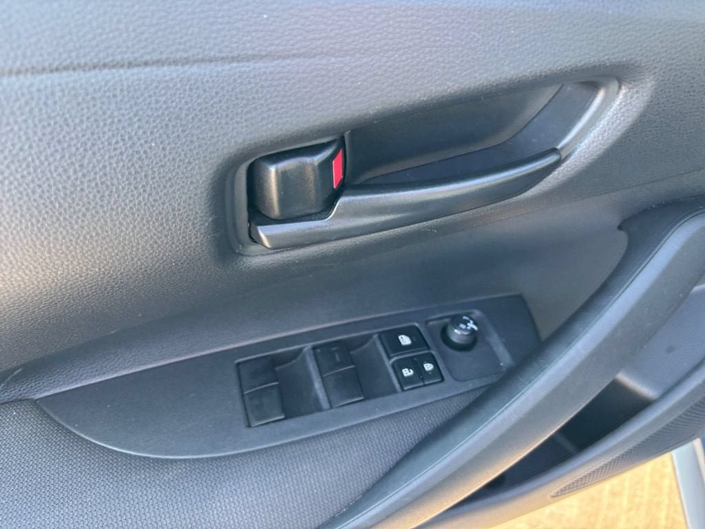 Used 2024 Toyota Corolla LE FWD image 11