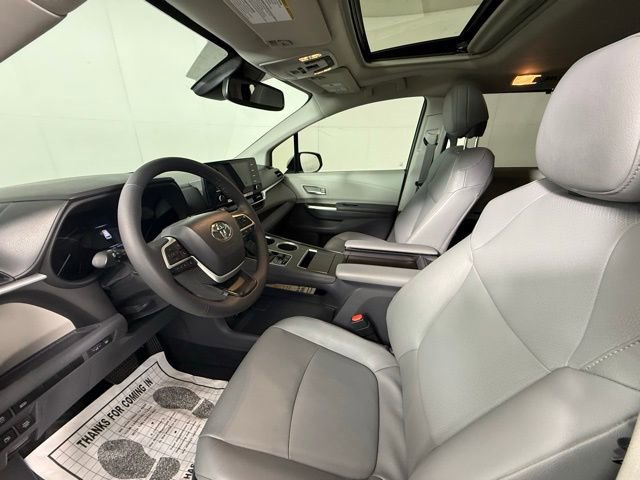 Used 2024 Toyota Sienna XLE FWD image 5