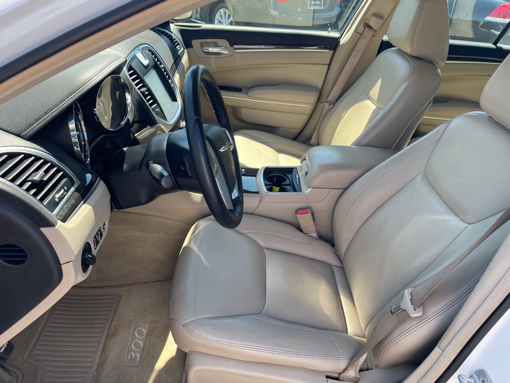 Used 2013 Chrysler 300 RWD image 12