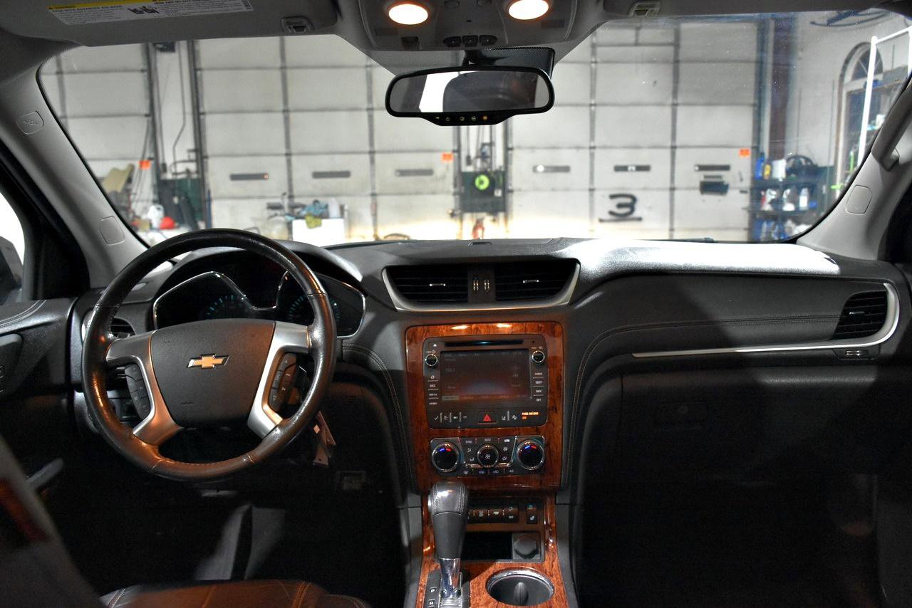 Used 2014 Chevrolet Traverse LTZ FWD image 13