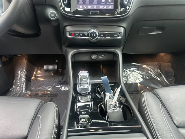 Used 2024 Volvo XC40 B5 Plus AWD/4WD image 23